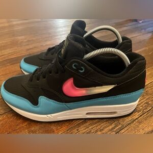 🖤💗 💙Nike Air Max 1 Jewel Swoosh Black Blue Pink Mens 10 EUC Rare Sneakers